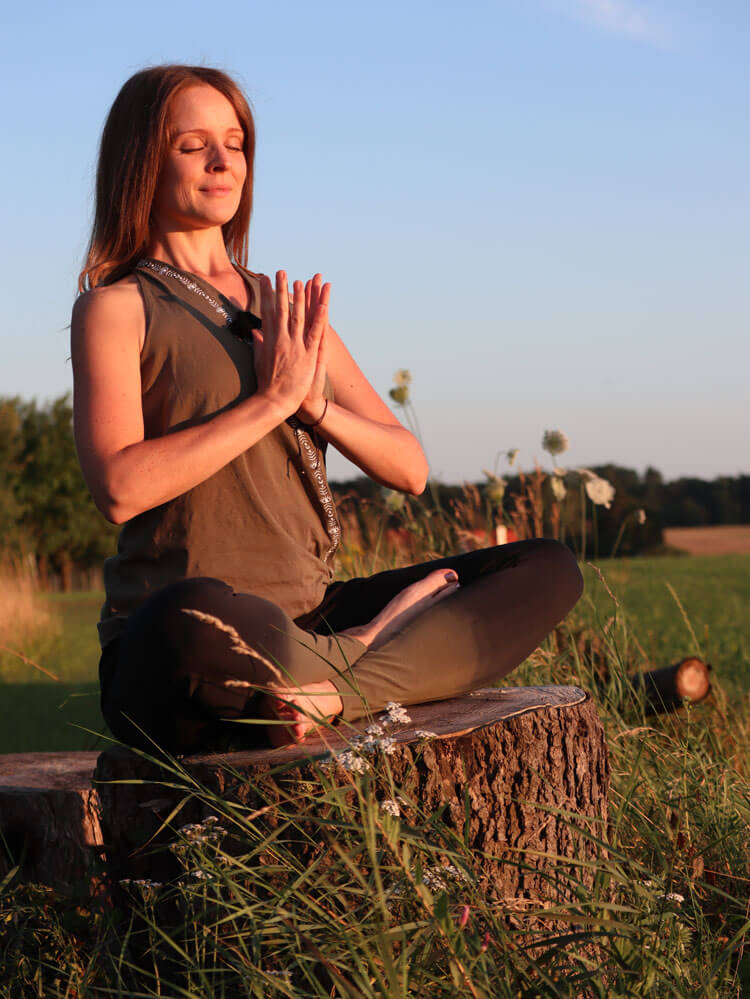 luomocean-yoga-monique-hitz-meditiert-2